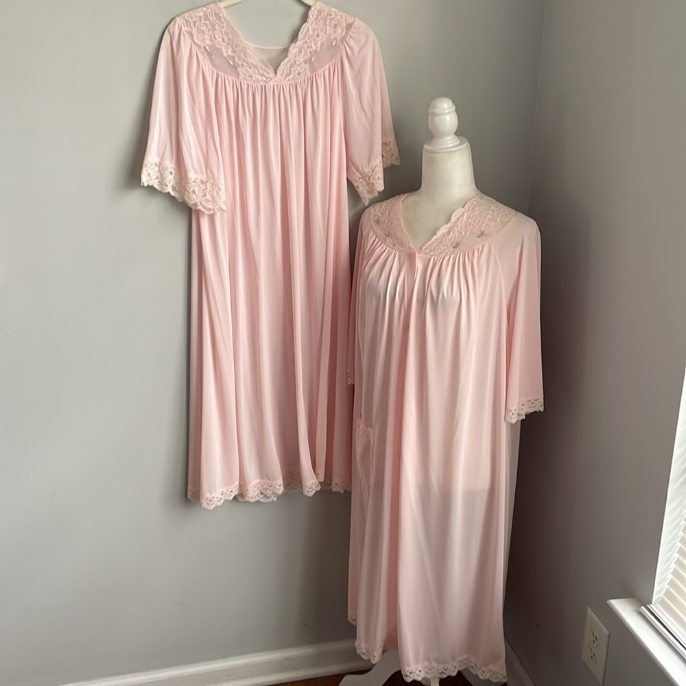 Shadow Line Elegant Pink Lace Nightgown & Robe Set Size Medium